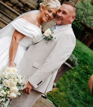 Debra & Chris, weaving their love story together. ð